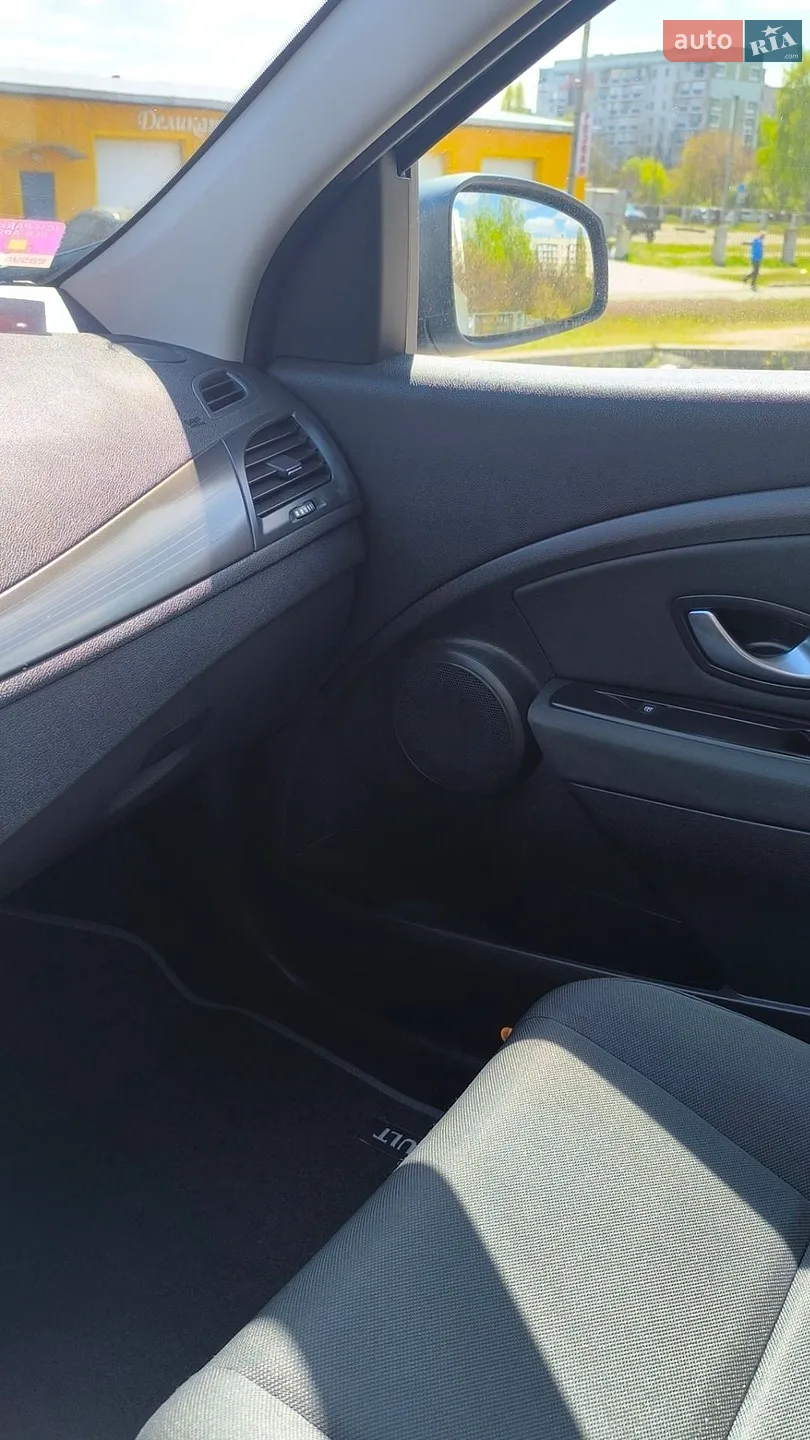 2011 Renault Megane - мініатюра 39