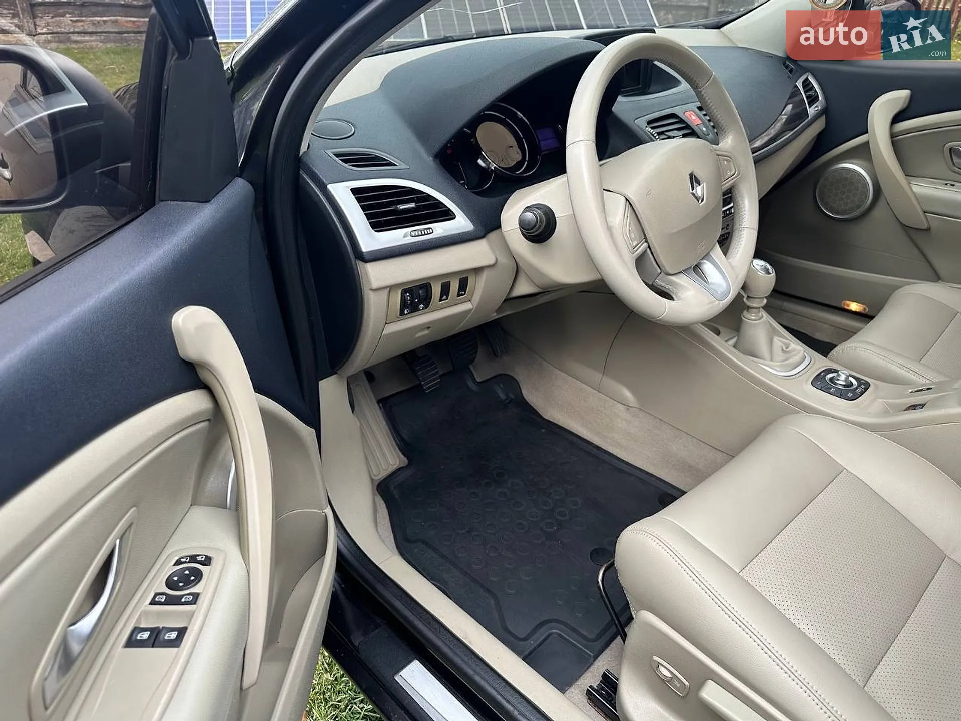 2010 Renault Megane - мініатюра 11
