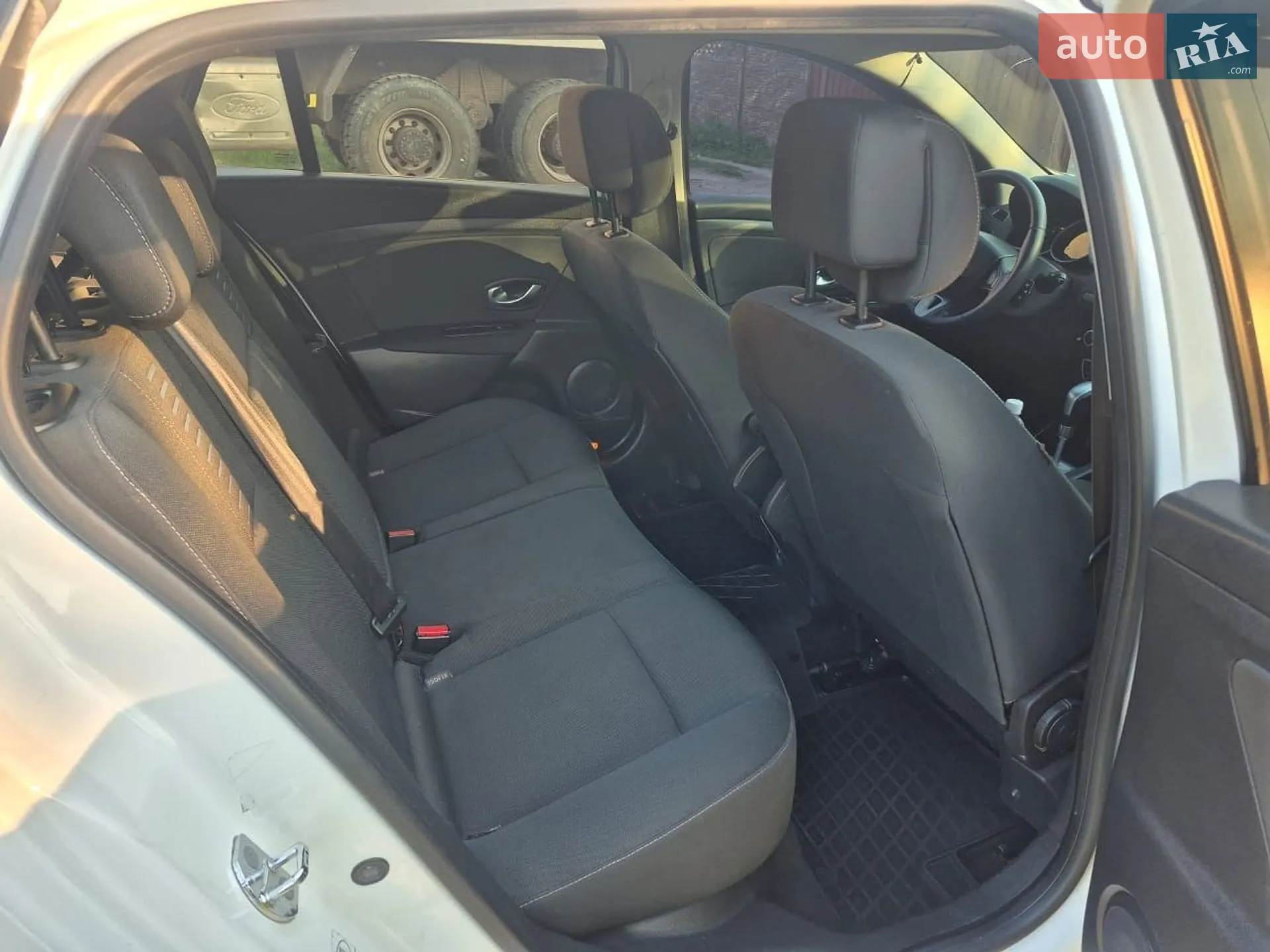 2010 Renault Megane - мініатюра 12