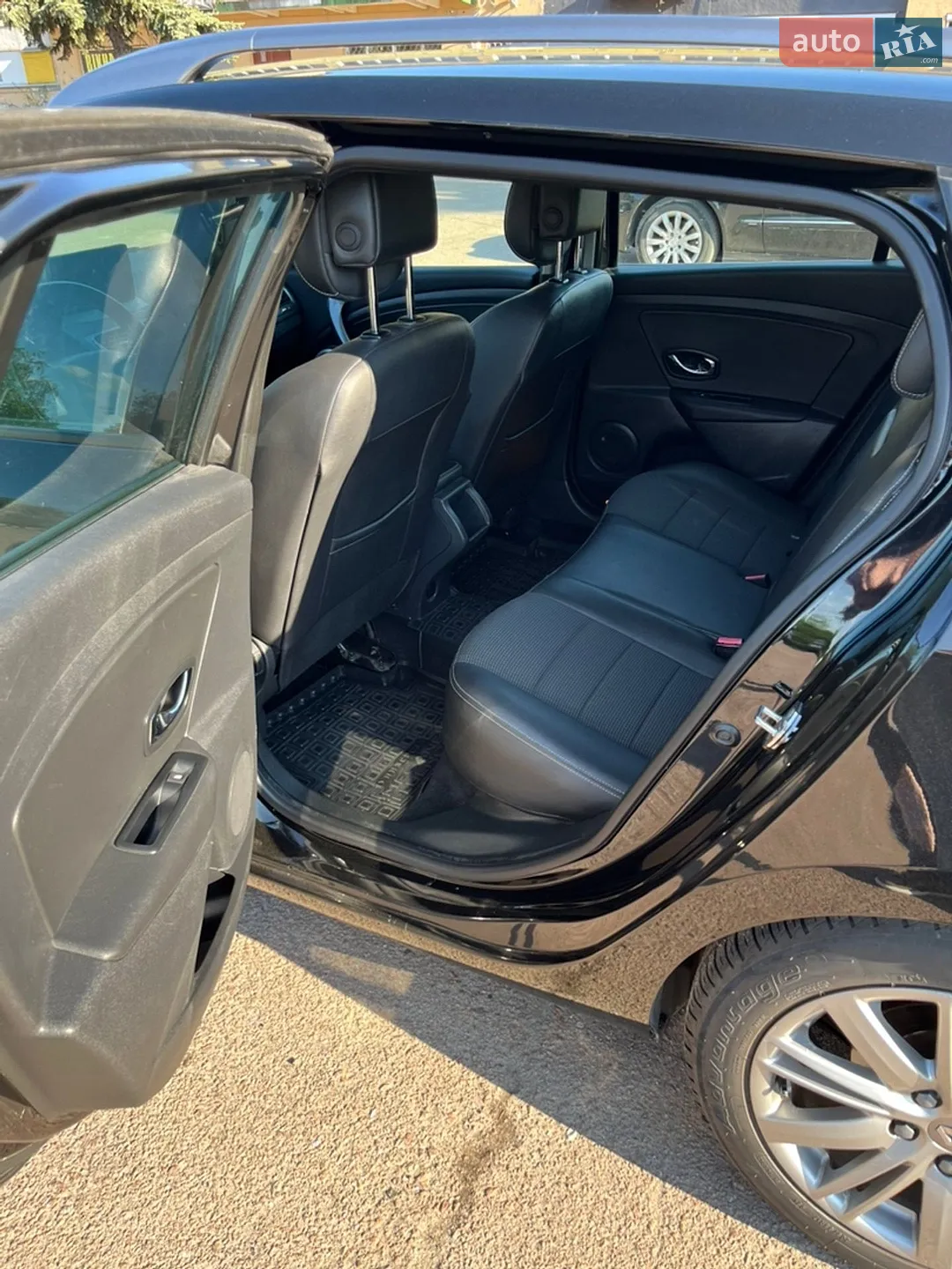 2012 Renault Megane - мініатюра 21