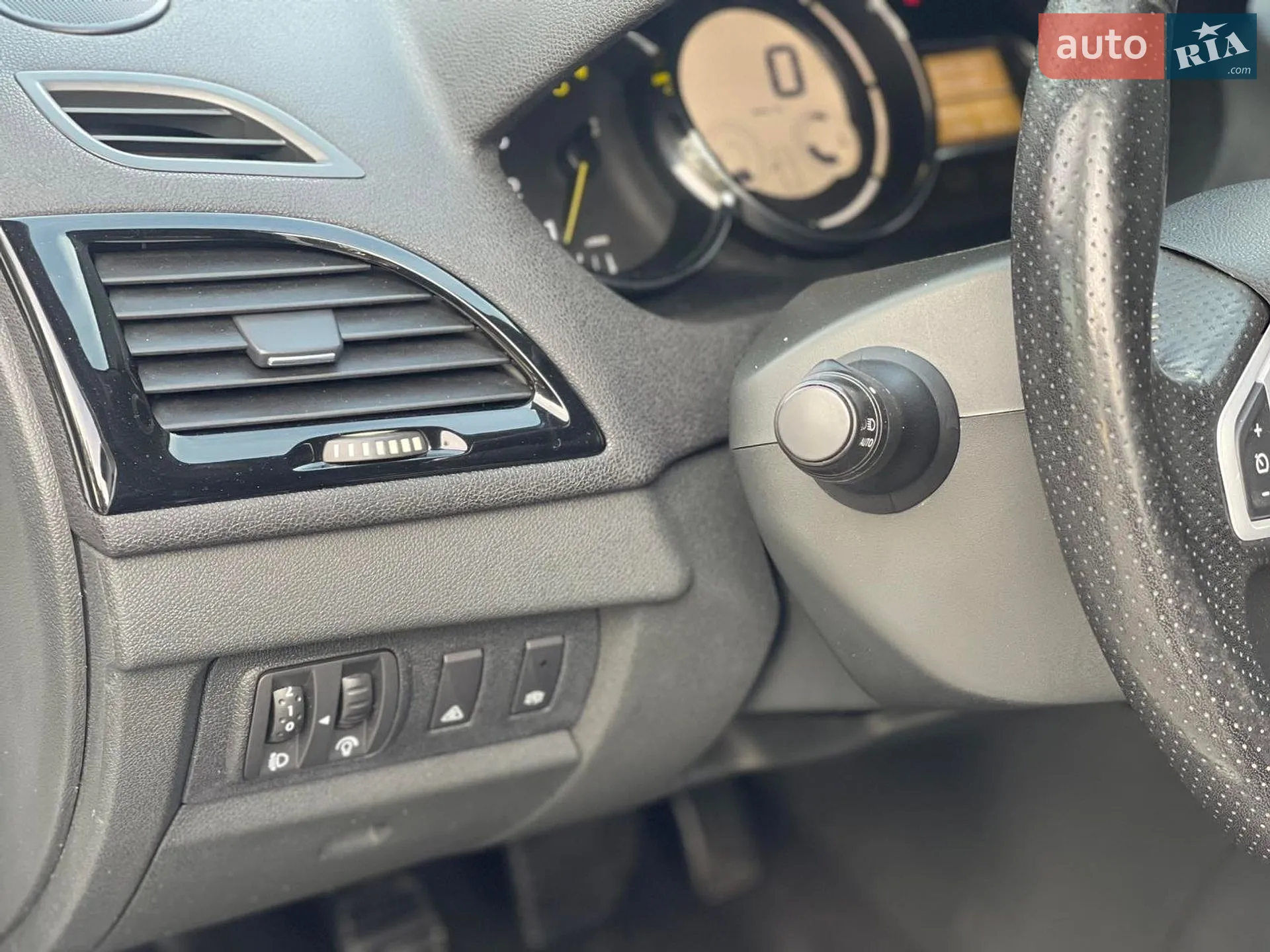 2012 Renault Megane - мініатюра 25