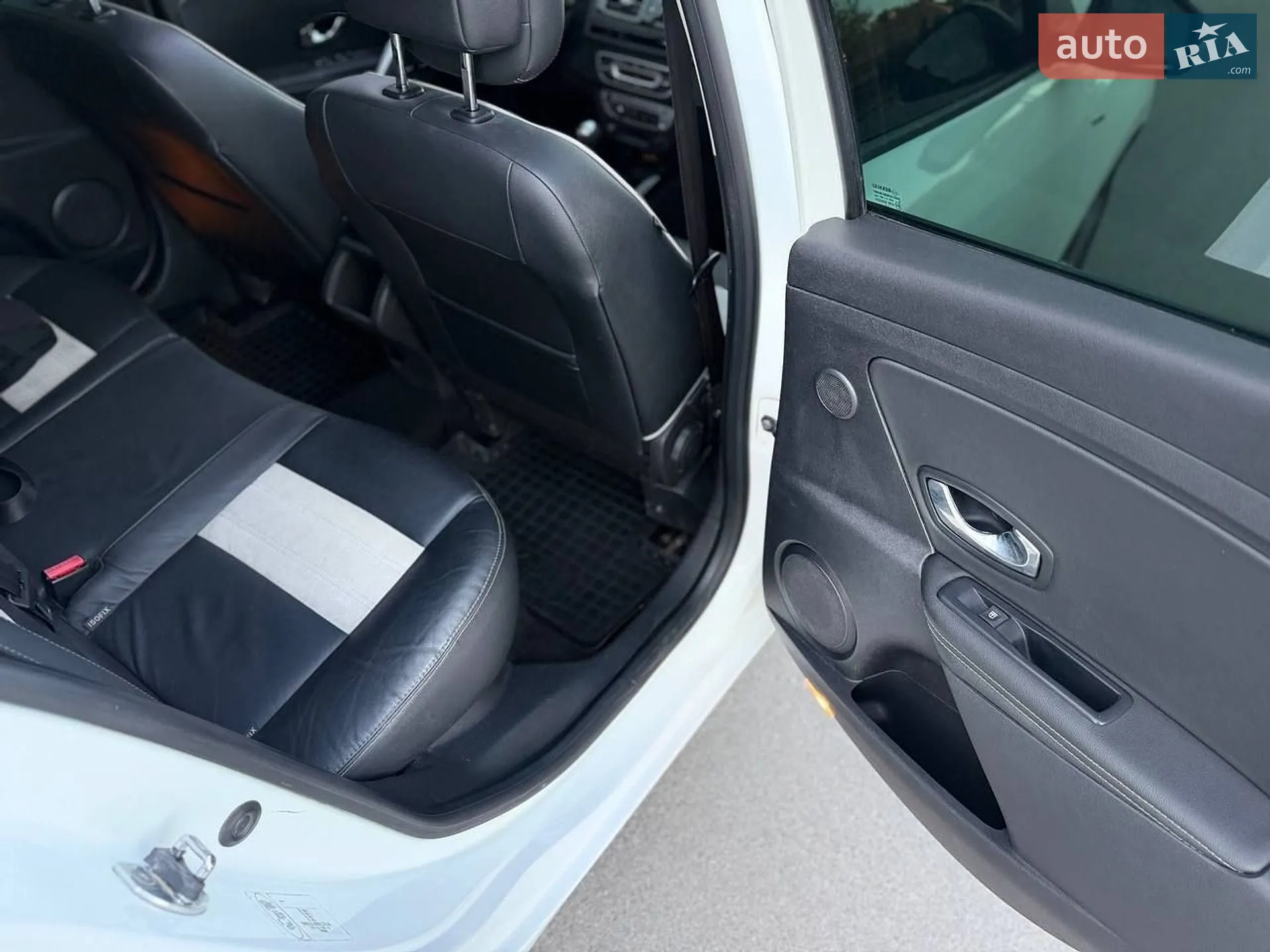 2012 Renault Megane - мініатюра 27