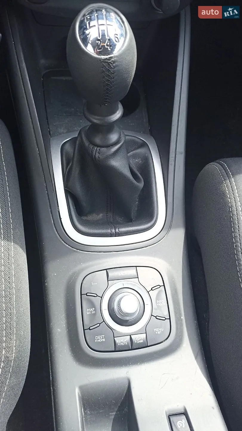 2010 Renault Megane - мініатюра 15