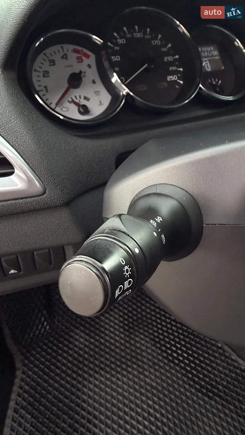 2011 Renault Megane - мініатюра 21