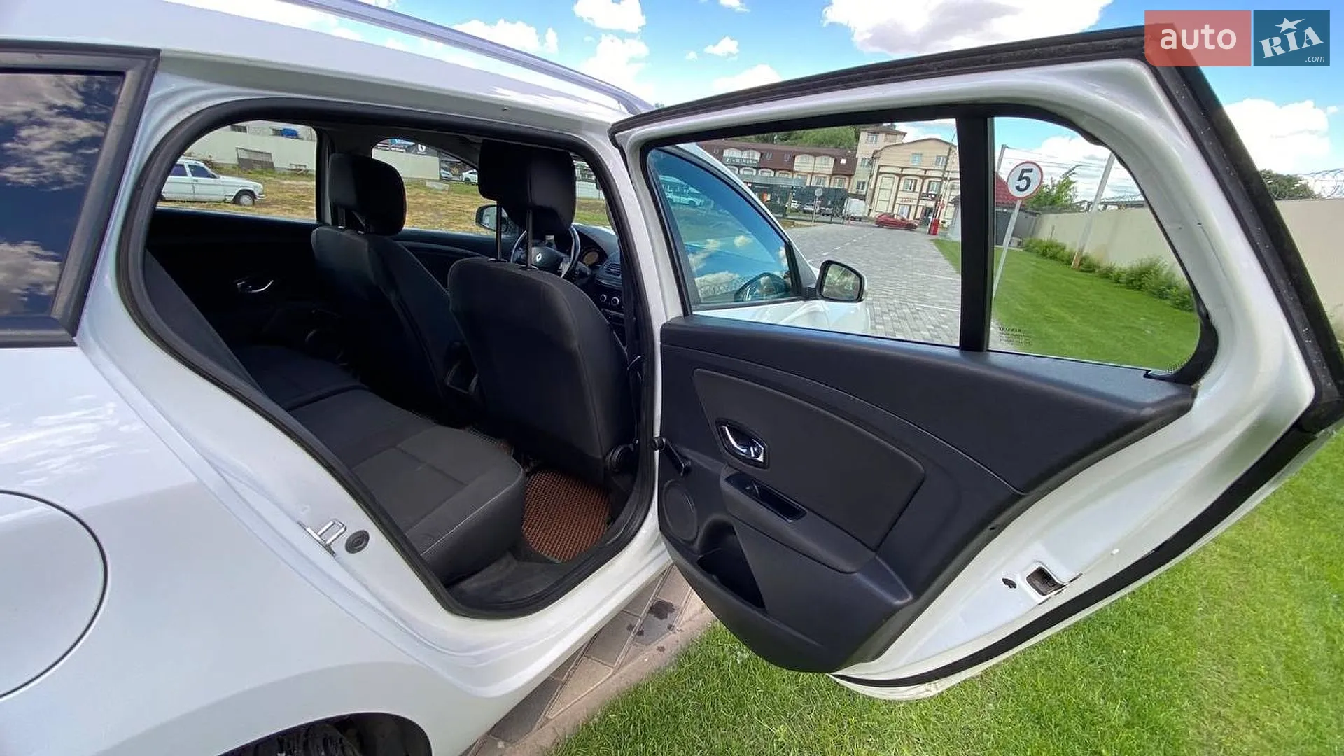 2014 Renault Megane - мініатюра 16