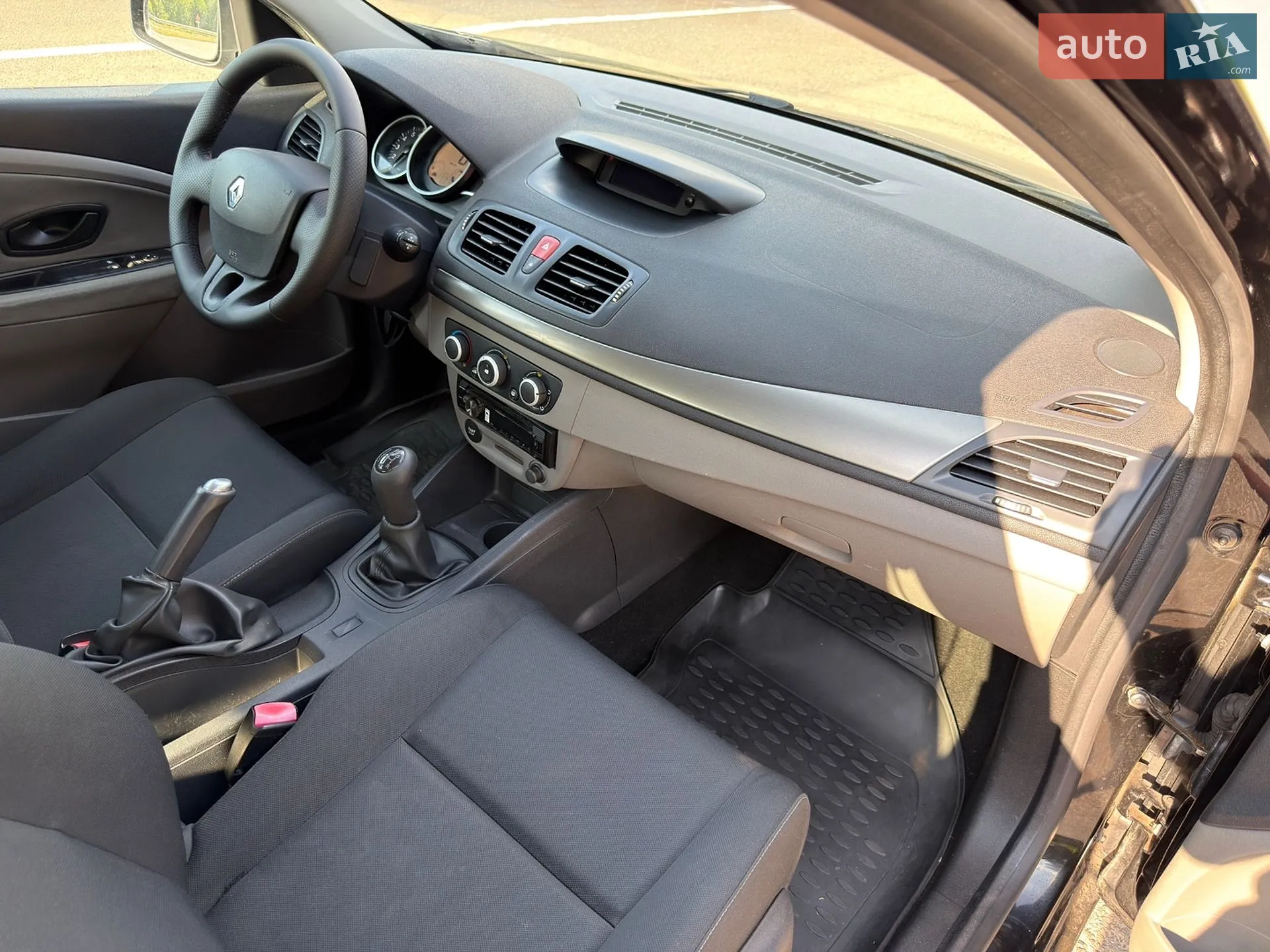 2010 Renault Megane - мініатюра 39