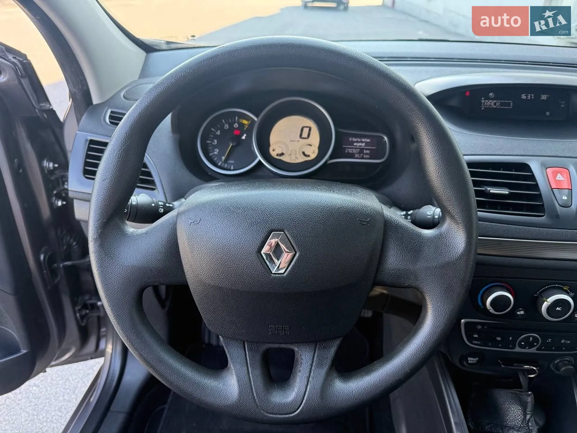 2011 Renault Megane - мініатюра 60