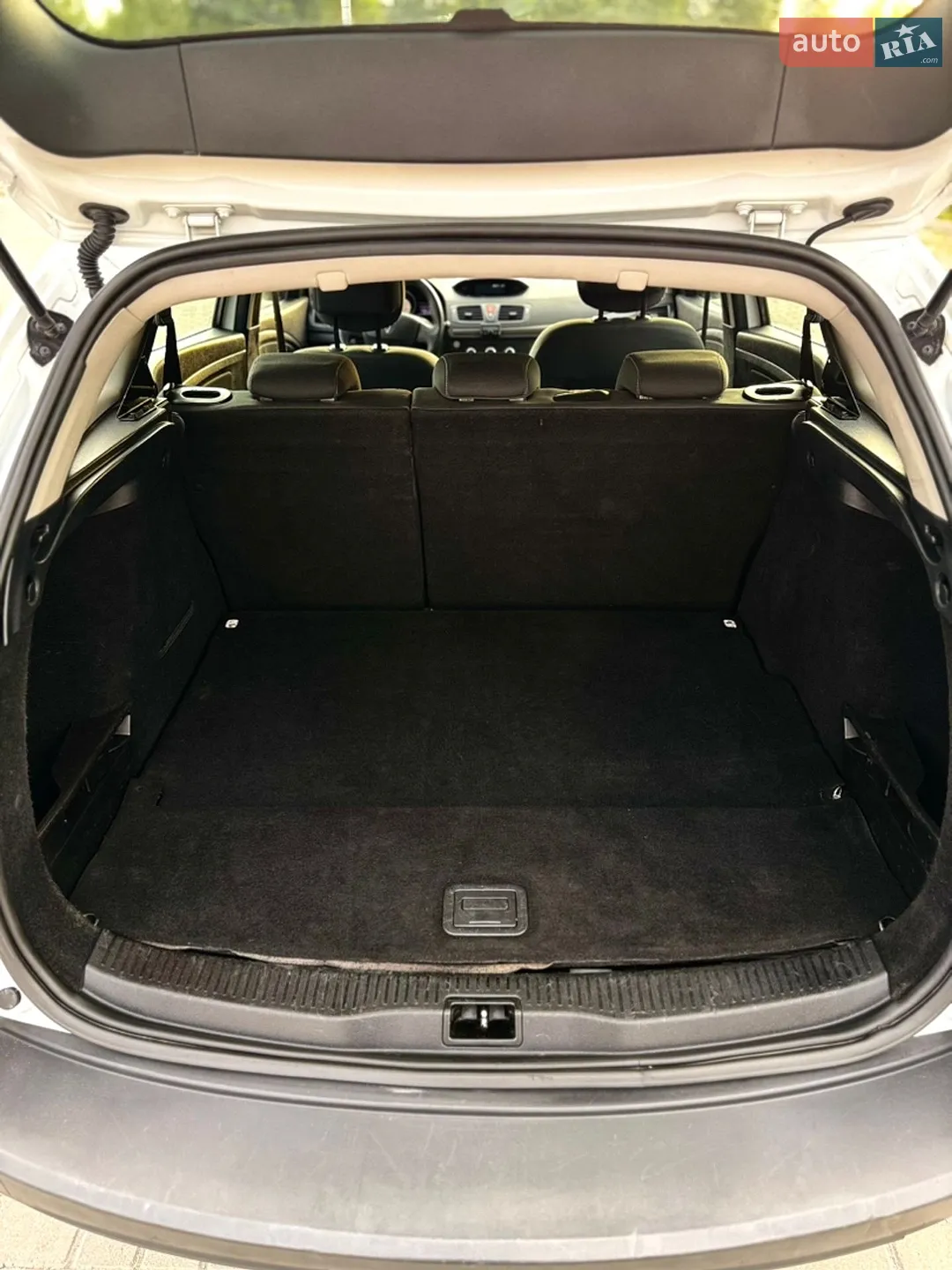 2010 Renault Megane - мініатюра 12