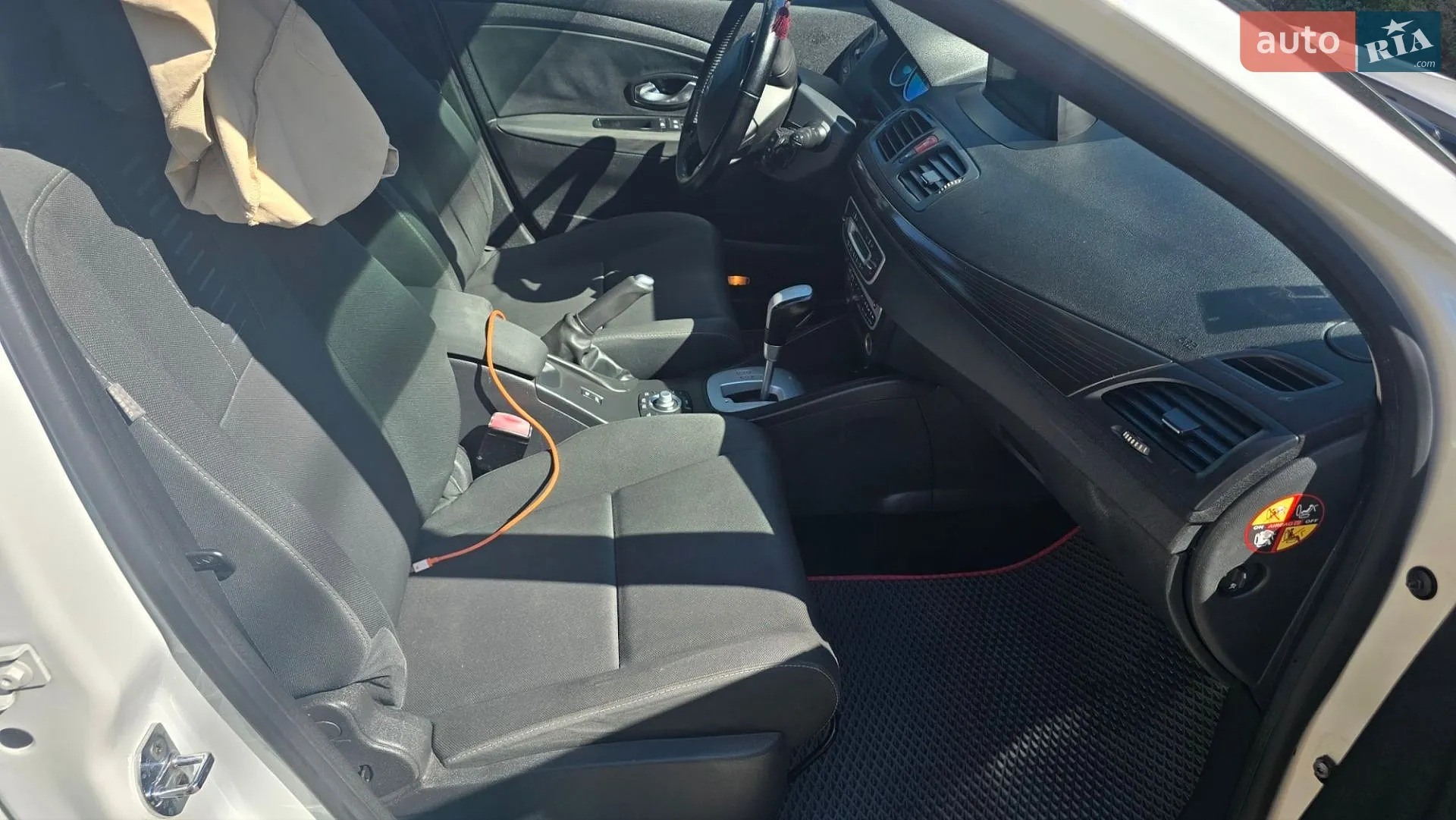 2010 Renault Megane - мініатюра 12