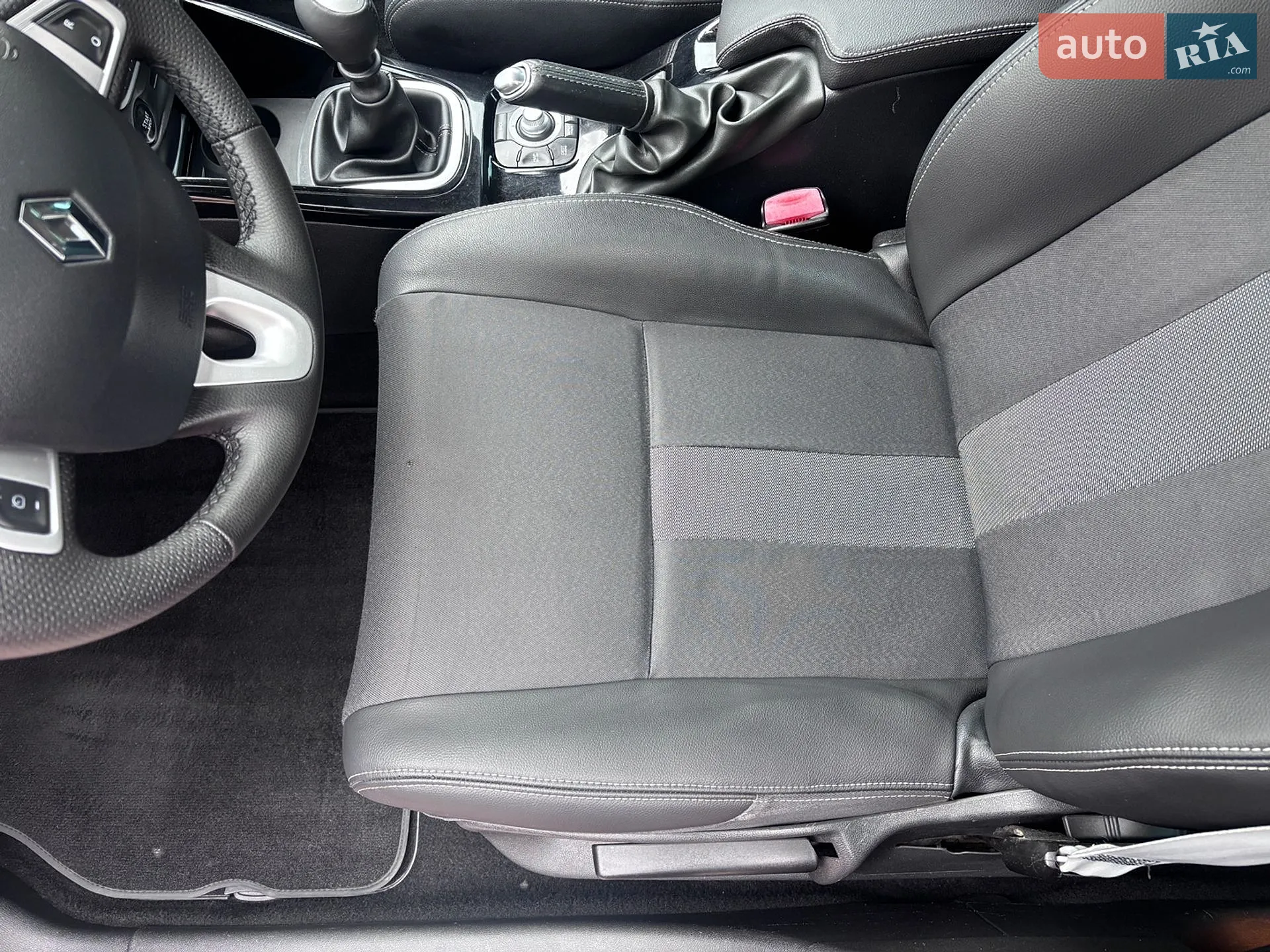2011 Renault Megane - мініатюра 102