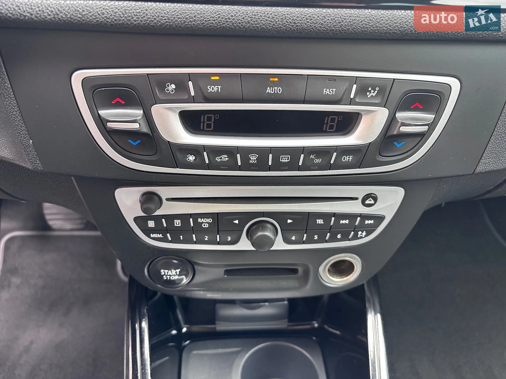 2011 Renault Megane - мініатюра 152