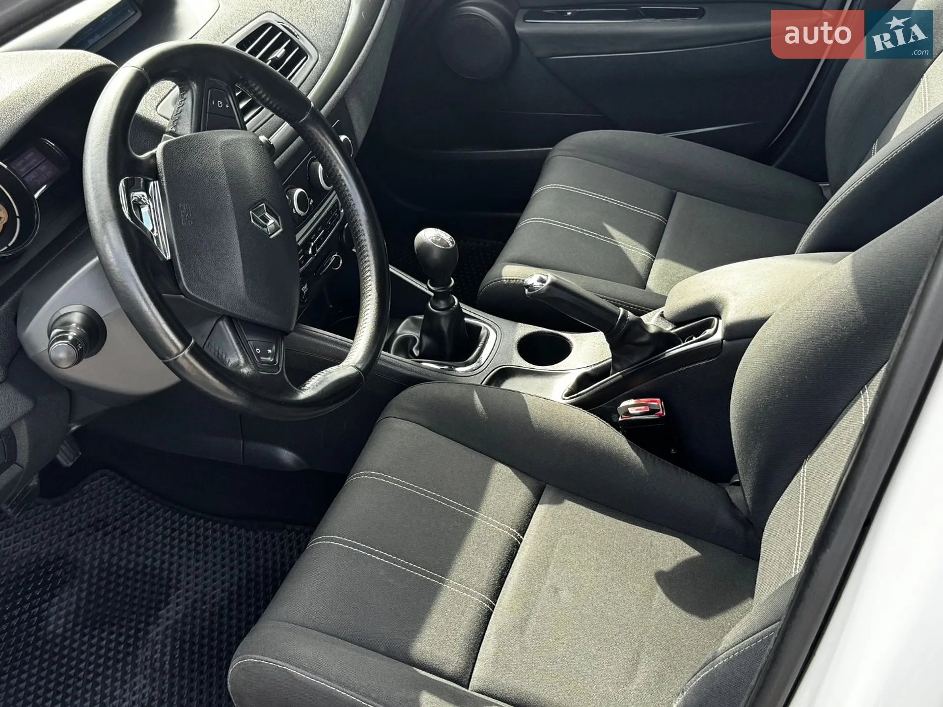 2015 Renault Megane - мініатюра 39