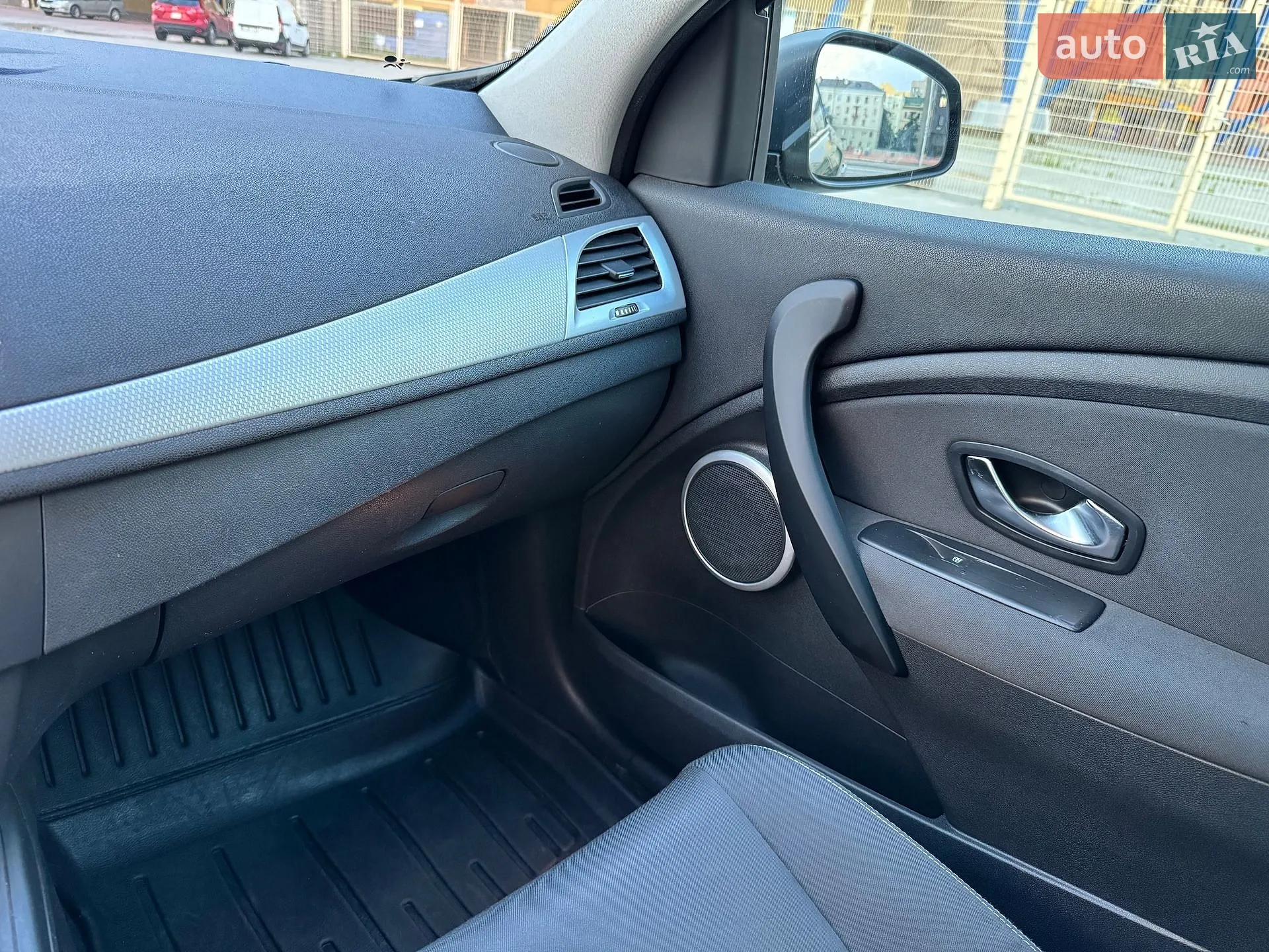 2010 Renault Megane - мініатюра 24