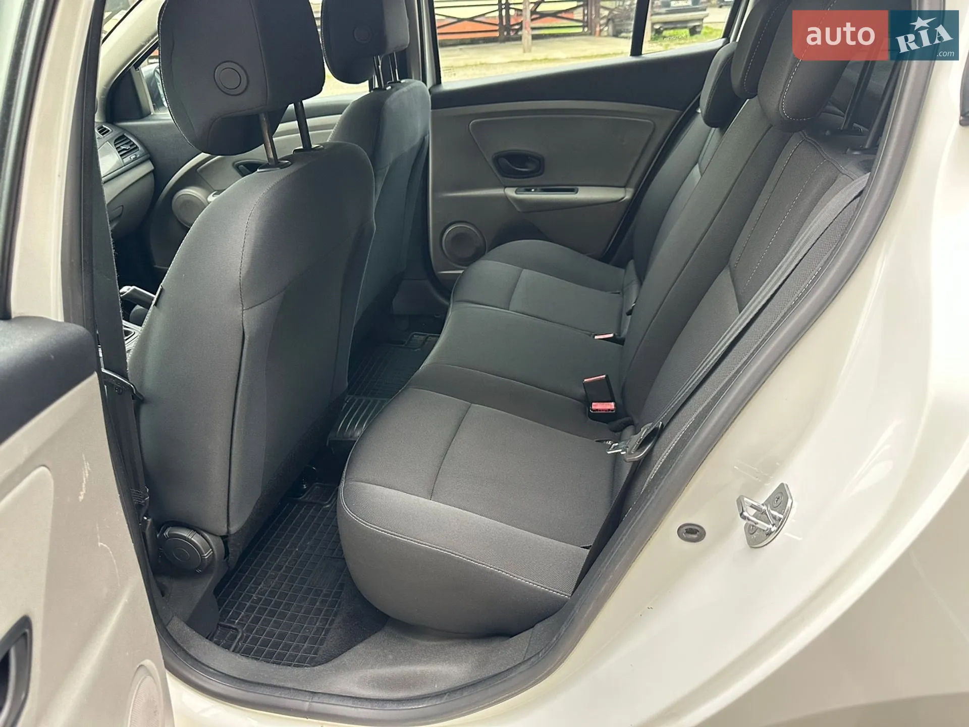 2010 Renault Megane - мініатюра 20