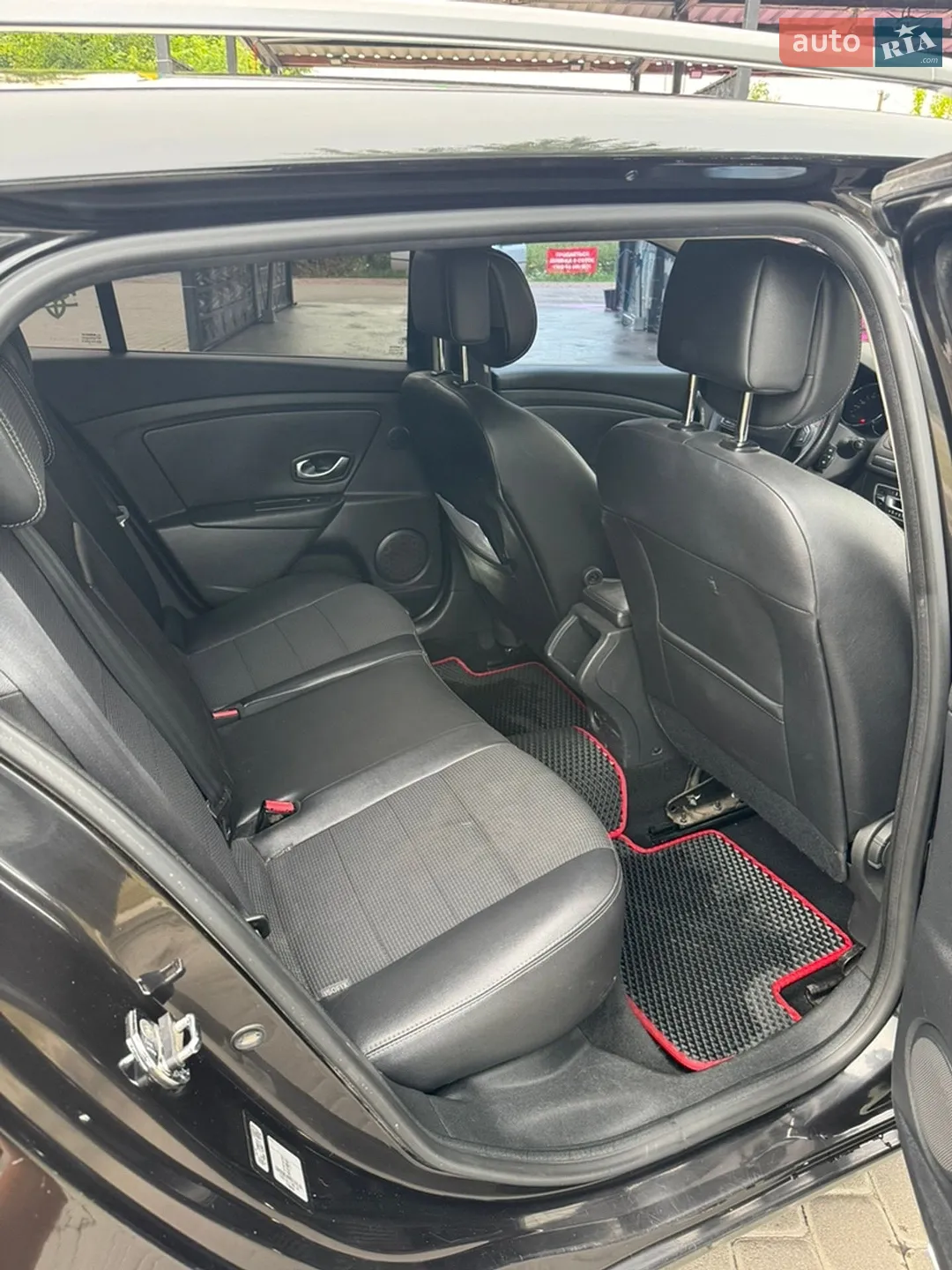 2010 Renault Megane - мініатюра 11