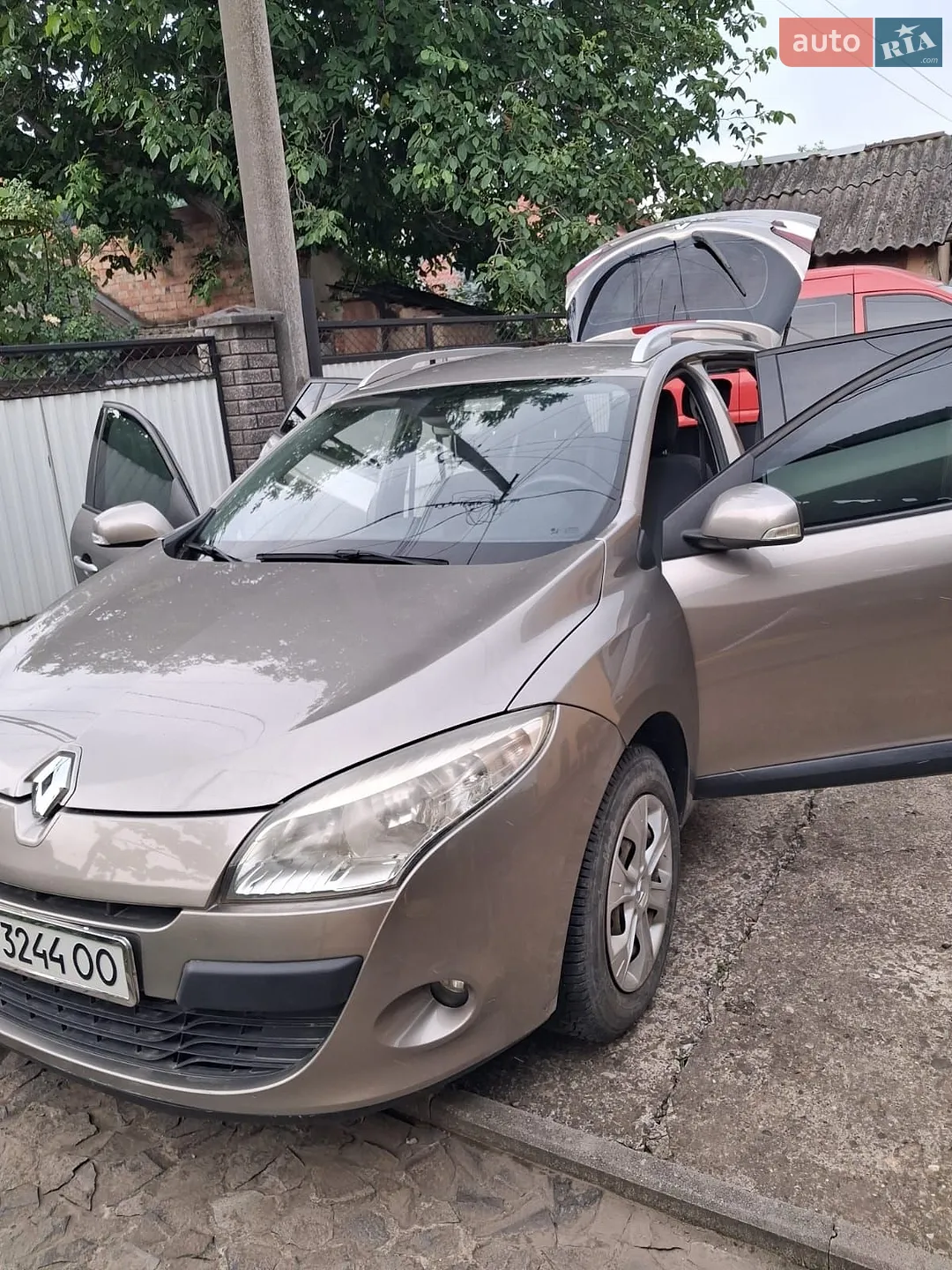2010 Renault Megane - мініатюра 2
