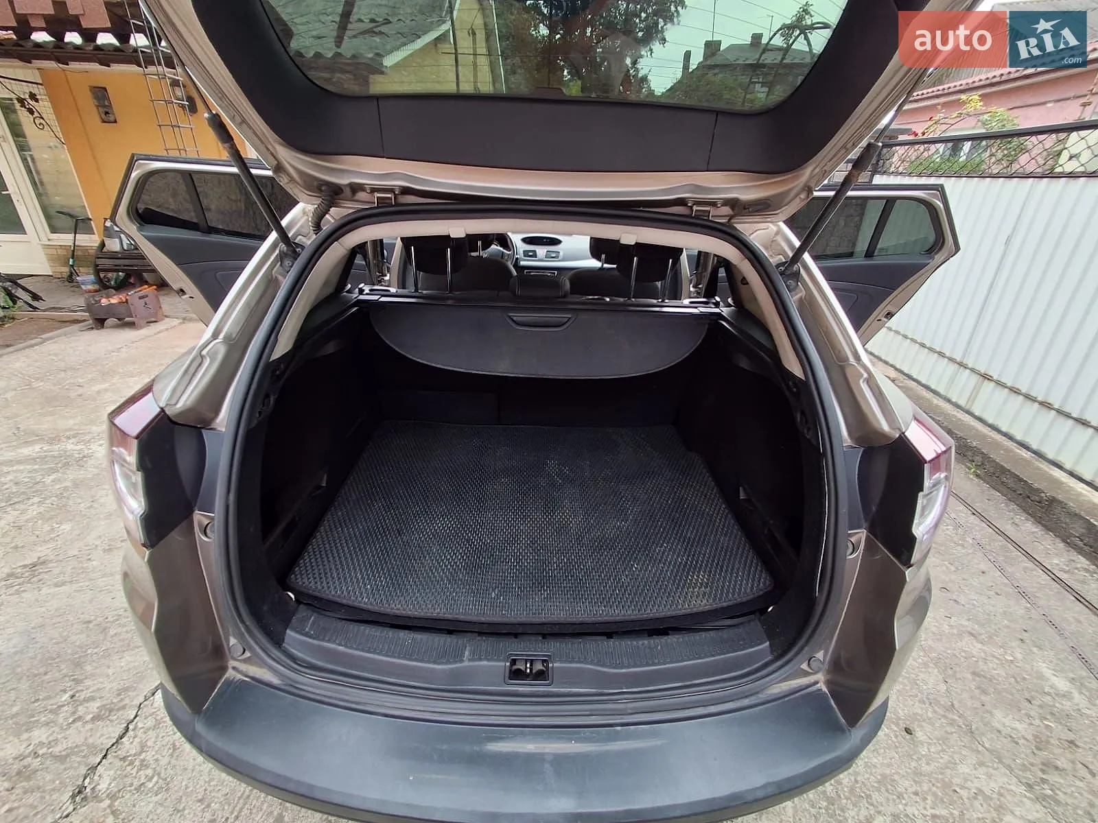 2010 Renault Megane - мініатюра 11