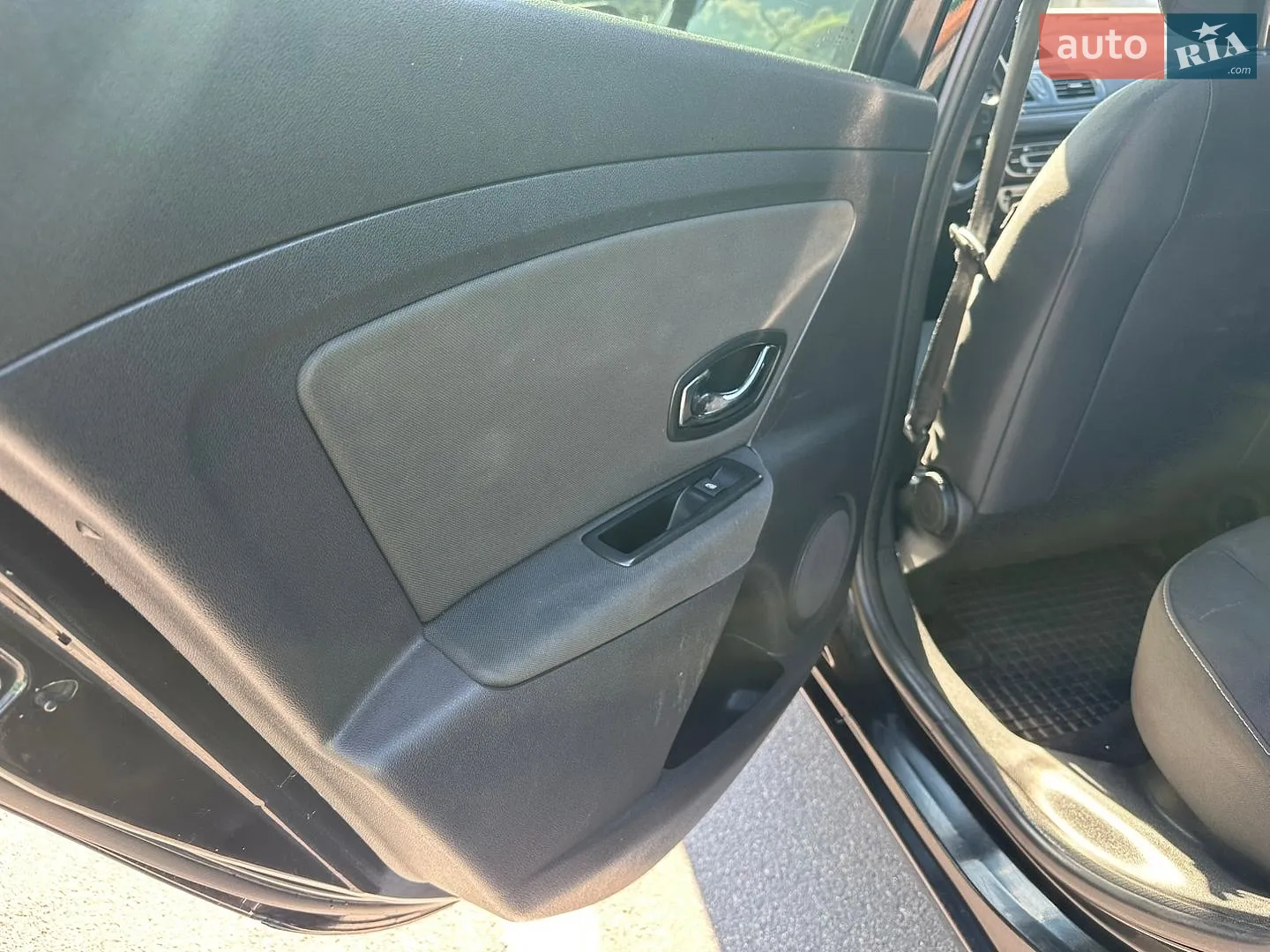 Renault Megane 2015 VIN VF1KZ140652939859 фото оголошення 15 з 30