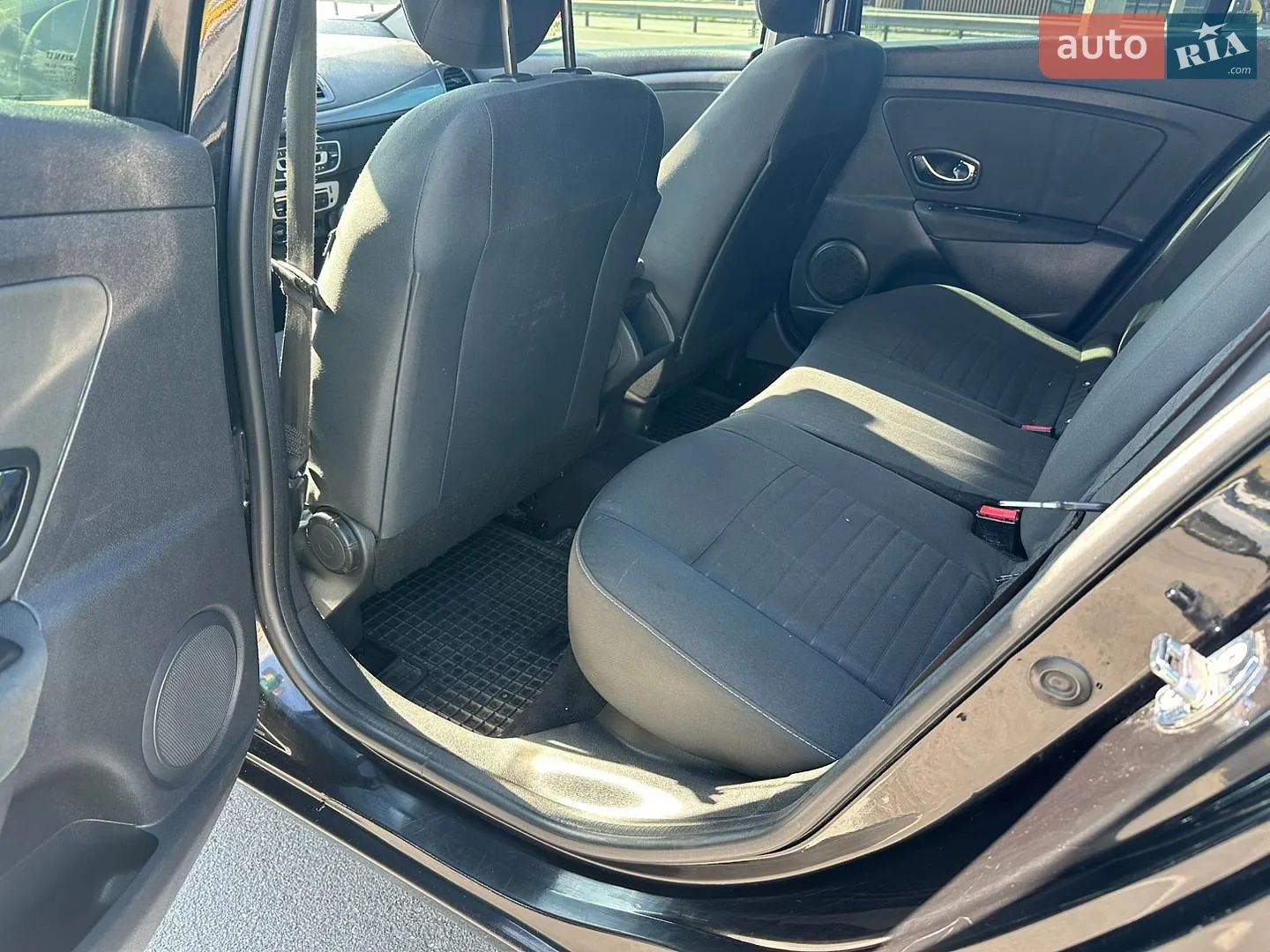 Renault Megane 2015 VIN VF1KZ140652939859 фото оголошення 16 з 30