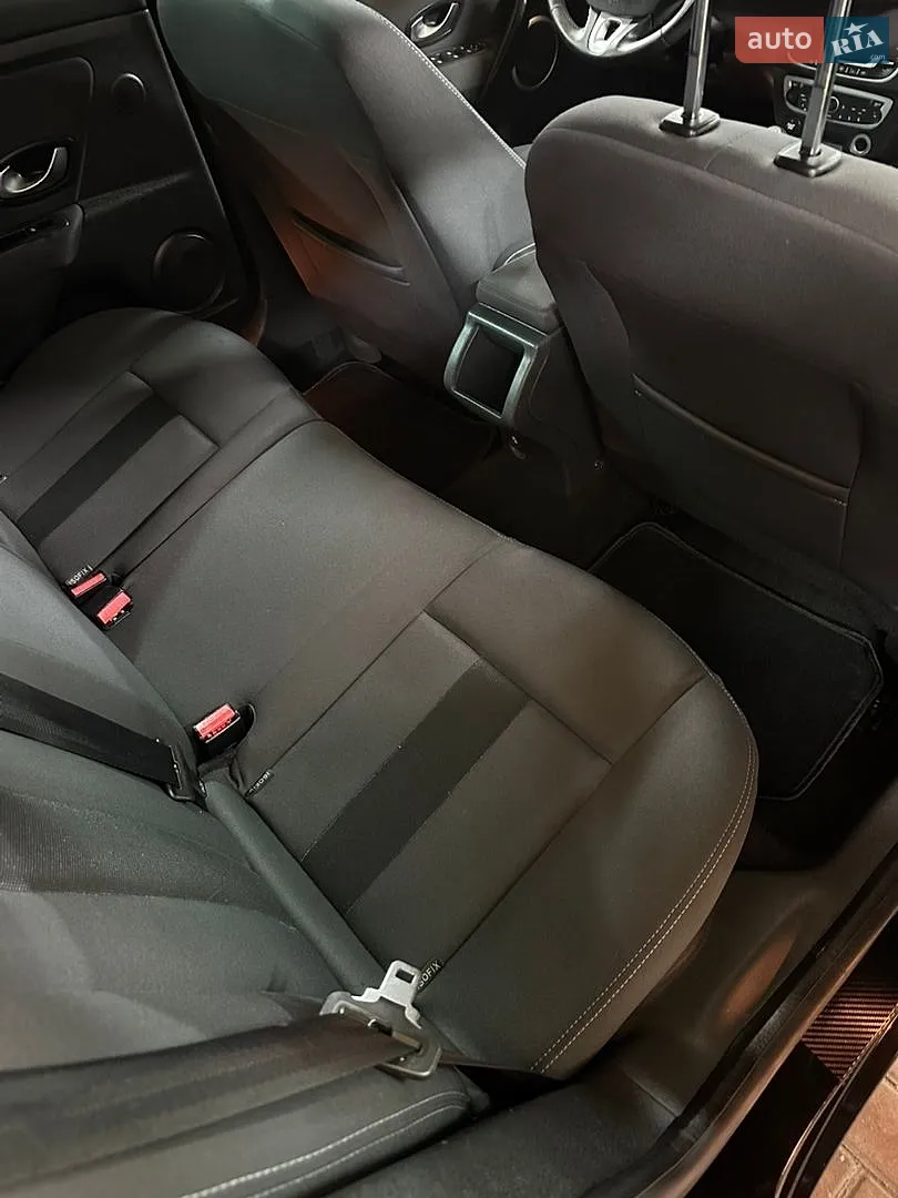 2010 Renault Megane - мініатюра 11