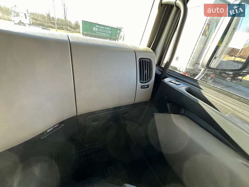 Вантажний фургон Renault Midlum 2012 в Львові