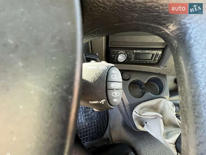 Вантажний фургон Renault Midlum 2012 в Львові