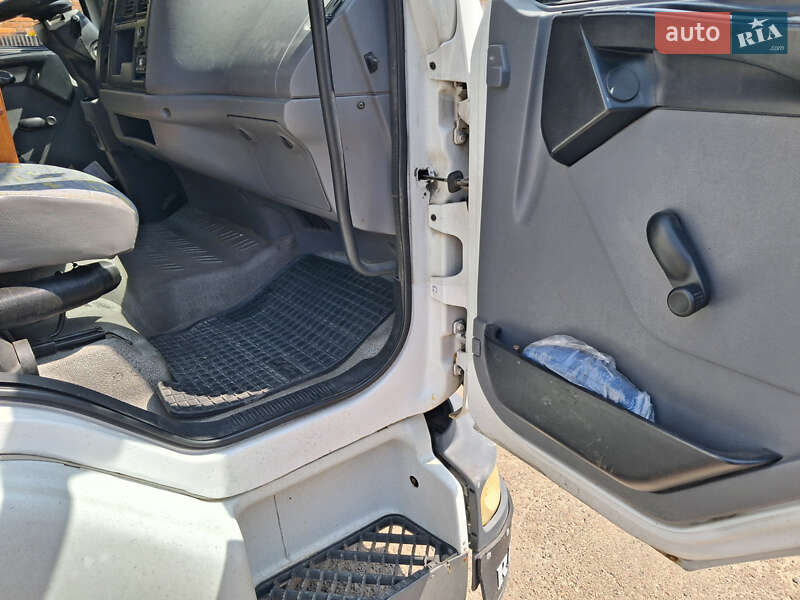 Вантажний фургон Renault Midlum 2004 в Львові
