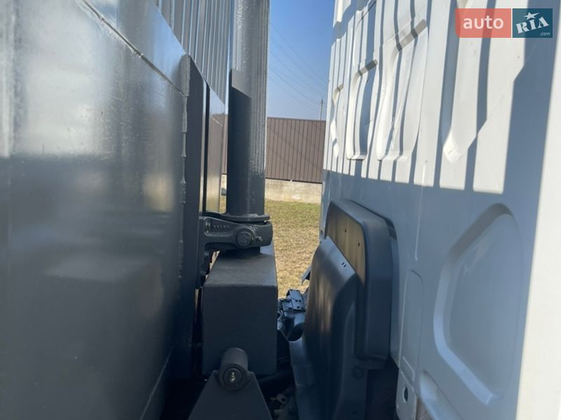 Самосвал Renault Midlum 2001 в Черновцах