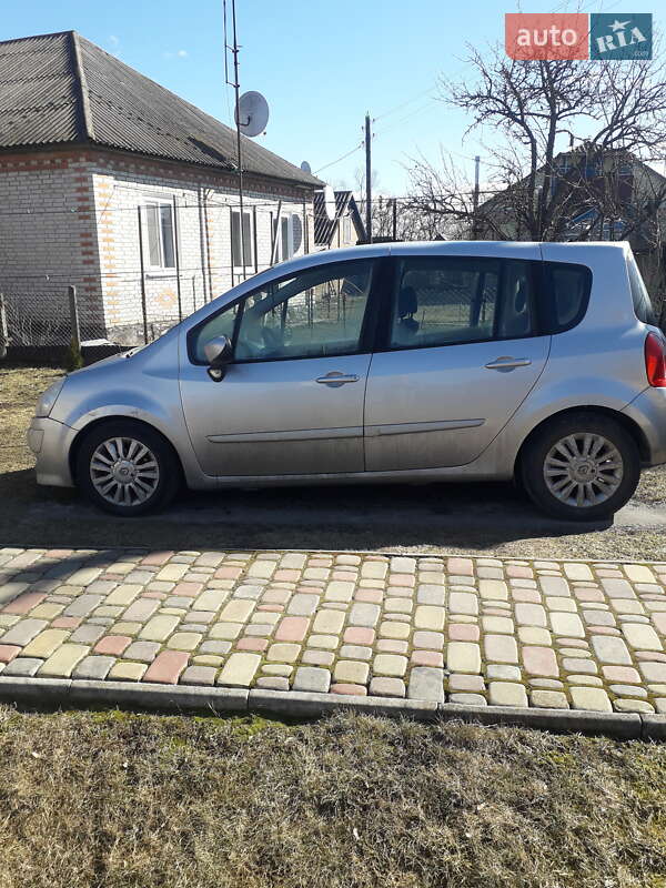 Хэтчбек Renault Modus 2010 в 
