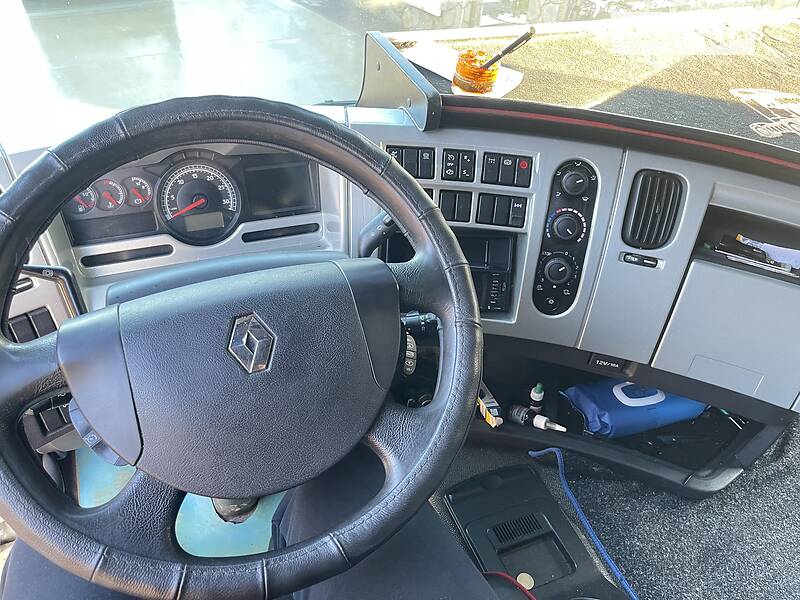 Тягач Renault Premium 2011 в Тячеве