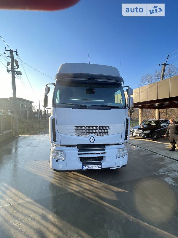 Тягач Renault Premium 2011 в Тячеве