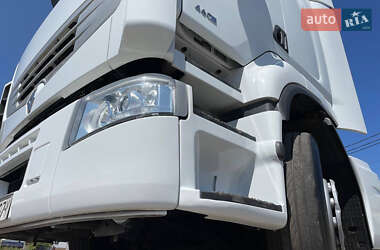 Тягач Renault Premium 2010 в Жовкві