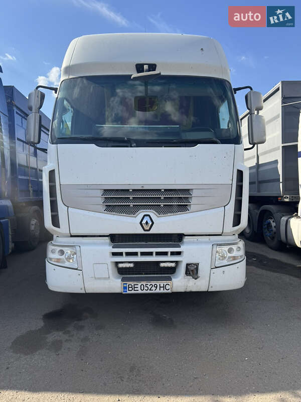 Тягач Renault Premium 2011 в 
