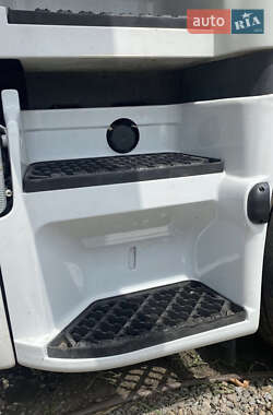 Контейнеровоз Renault Premium 2012 в 