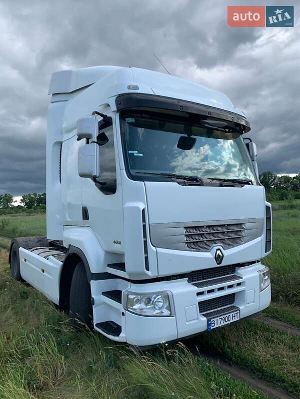 Тягач Renault Premium 2013 в Чутове