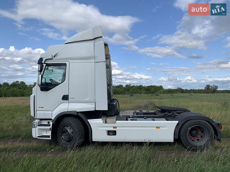 Тягач Renault Premium 2013 в Чутове
