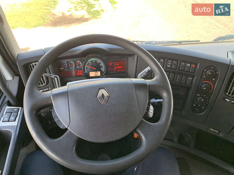 Тягач Renault Premium 2013 в Чутове