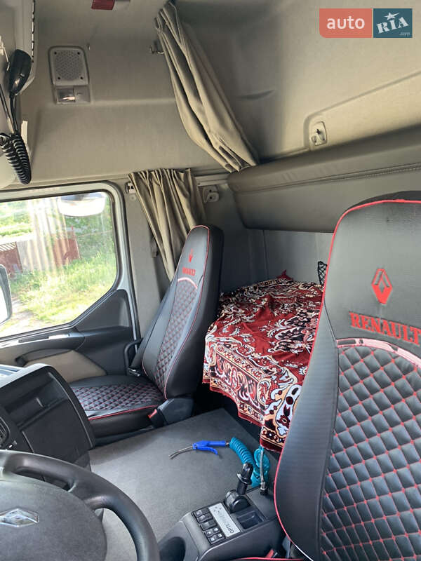 Тягач Renault Premium 2013 в Чутове