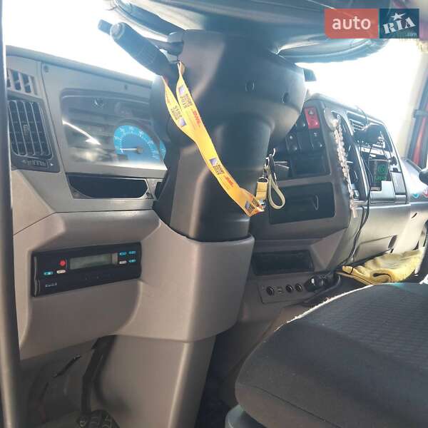 Грузовой фургон Renault Premium 2006 в Львове