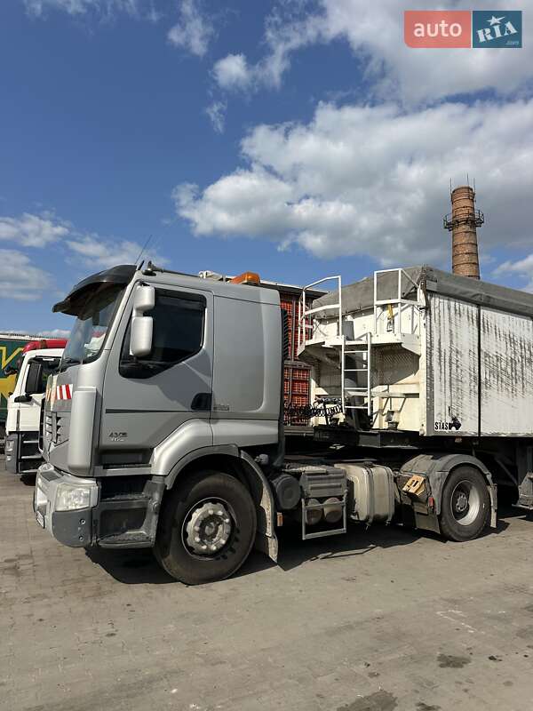 Тягач Renault Premium 2011 в Жидачове