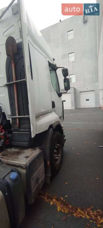 Тягач Renault Premium 2010 в Харкові