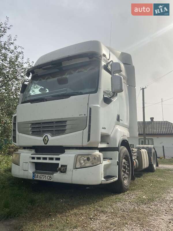 Тягач Renault Premium 2011 в Помошной