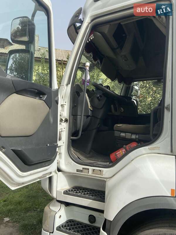 Тягач Renault Premium 2011 в Помошной