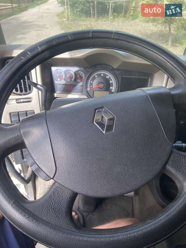 Тягач Renault Premium 2011 в Помошной