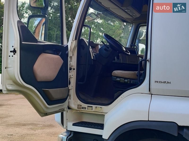 Тягач Renault Premium 2009 в Нежине