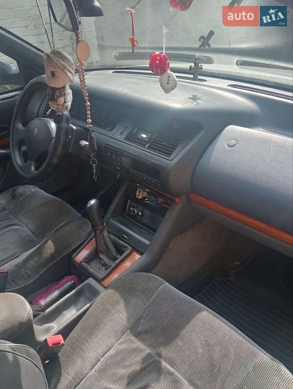 Ліфтбек Renault Safrane 1994 в Лебедині