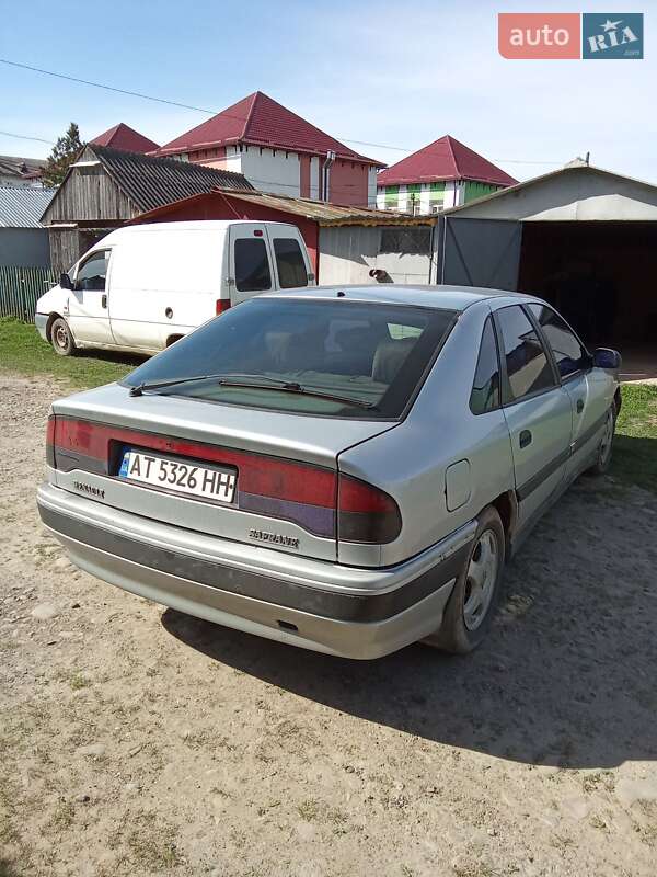 Лифтбек Renault Safrane 1994 в Брошневе