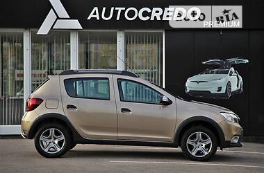 Хэтчбек Renault Sandero StepWay 2019 в 