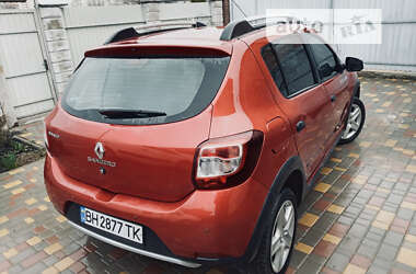 Внедорожник / Кроссовер Renault Sandero StepWay 2015 в Черноморске