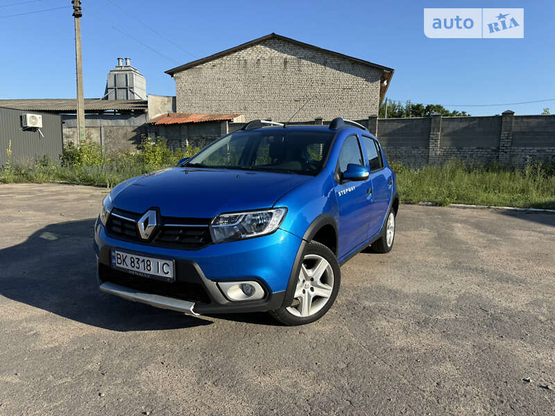 Хэтчбек Renault Sandero StepWay 2016 в Сарнах
